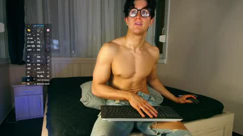 Snapshot of christianlevine_ chatting on April 16, 2026, 7:47 pm UPVOTE ME ------ ILL DO SOMETHING FOR FREE online show from April 16, 2026, 7:47 pm