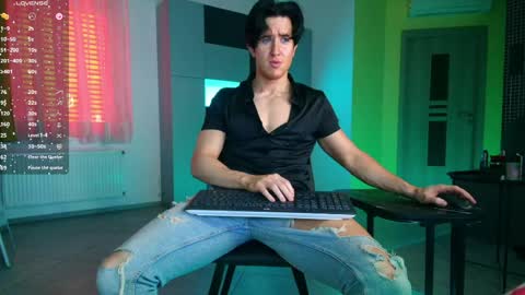 Snapshot of christianlevine_ chatting on May 14, 2026, 8:32 am UPVOTE ME ------ ILL DO SOMETHING FOR FREE online show from May 14, 2026, 8:32 am