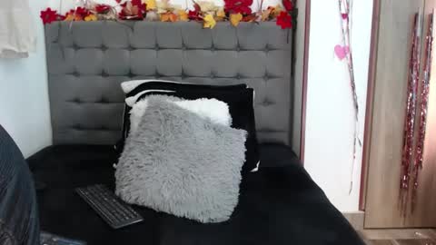 Christine Moore online show from December 22, 2025, 4:04 pm