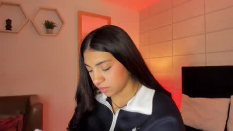 Christine  online show from November 3, 2025, 12:06 pm