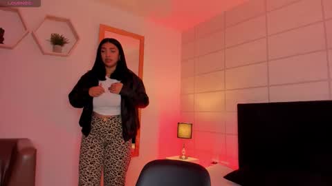 Christine  online show from December 15, 2025, 11:58 am