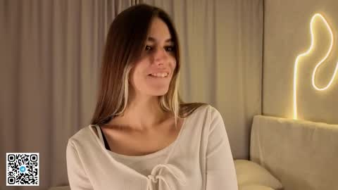 Snapshot of christinfinnie chatting on December 2, 2025, 5:08 pm Ellie online show from December 2, 2025, 5:08 pm