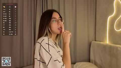 Snapshot of christinfinnie chatting on December 3, 2025, 5:00 pm Ellie online show from December 3, 2025, 5:00 pm