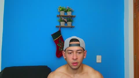 Snapshot of christopher_w chatting on December 8, 2024, 11:40 pm Christopher online show from December 8, 2024, 11:40 pm