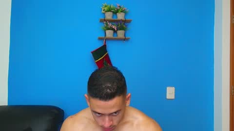 Snapshot of christopher_w chatting on December 16, 2024, 1:42 am Christopher online show from December 16, 2024, 1:42 am