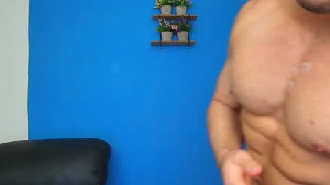 Snapshot of christopher_w chatting on January 19, 2025, 12:28 am Christopher online show from January 19, 2025, 12:28 am