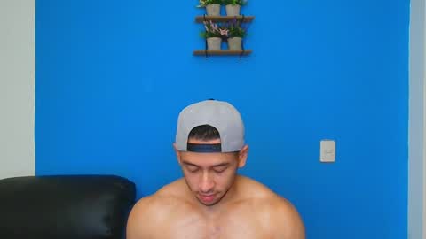 Snapshot of christopher_w chatting on January 21, 2025, 12:25 am Christopher online show from January 21, 2025, 12:25 am