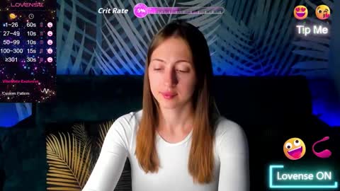 Snapshot of christycrayme chatting on September 17, 2025, 10:22 pm ChristyCrayme online show from September 17, 2025, 10:22 pm