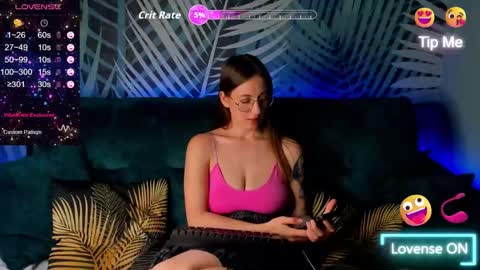 Snapshot of christycrayme chatting on October 2, 2025, 1:01 am ChristyCrayme online show from October 2, 2025, 1:01 am