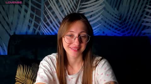 Snapshot of christycrayme chatting on October 13, 2025, 3:39 am ChristyCrayme online show from October 13, 2025, 3:39 am