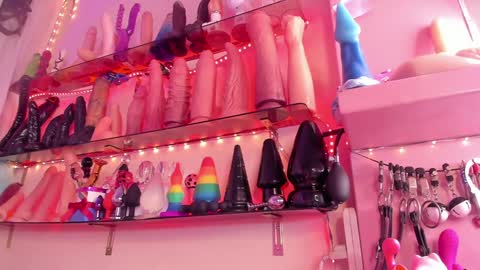 Snapshot of christymilk1 chatting on December 19, 2024, 3:40 am christy online show from December 19, 2024, 3:40 am