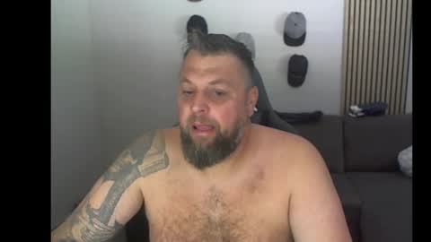 Snapshot of chrizz80 chatting on October 18, 2025, 8:26 am Chrizz online show from October 18, 2025, 8:26 am