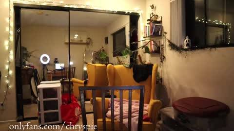 Chrys online show from October 4, 2025, 5:27 am