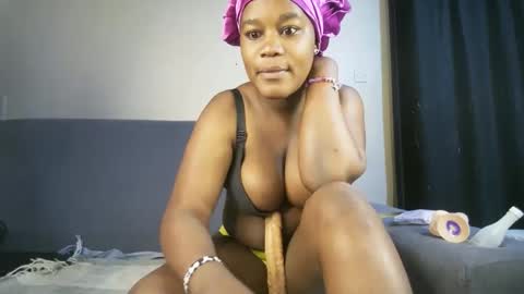 Snapshot of chubby_flora chatting on May 10, 2026, 5:45 am Flora online show from May 10, 2026, 5:45 am