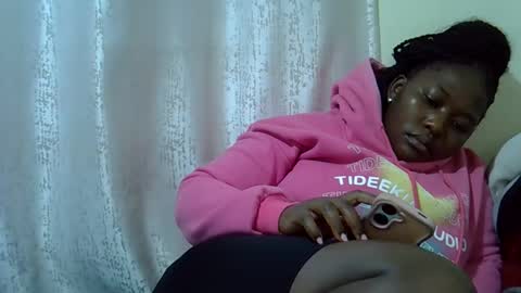 DivaDee online show from May 18, 2026, 2:12 pm