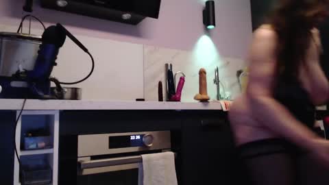 Snapshot of chwerry_b0 chatting on December 18, 2024, 10:24 pm Jessica online show from December 18, 2024, 10:24 pm