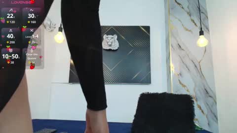 ...   ... online show from November 3, 2025, 4:03 am