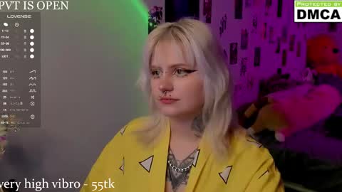 Snapshot of cigaretteduringsex chatting on January 16, 2026, 3:49 pm Helen and Teya online show from January 16, 2026, 3:49 pm