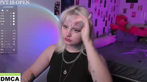 Snapshot of cigaretteduringsex chatting on January 18, 2026, 2:32 pm Helen and Teya online show from January 18, 2026, 2:32 pm