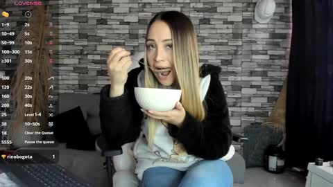 Snapshot of ciindy_lovee chatting on October 3, 2025, 3:09 pm Ciindy Lovers online show from October 3, 2025, 3:09 pm