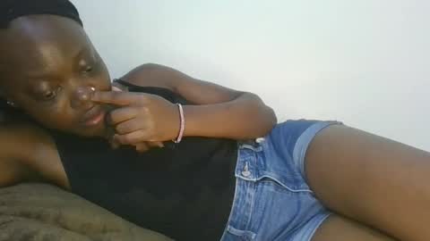 Snapshot of cilia_petite chatting on December 14, 2025, 9:25 am cilia petite online show from December 14, 2025, 9:25 am