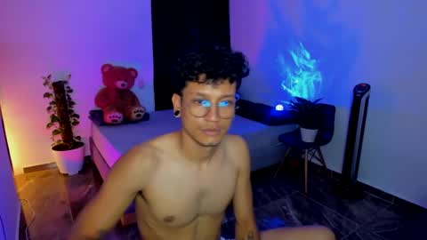 Snapshot of cinamon_kingdom chatting on January 17, 2025, 5:42 am Luna and Sebas online show from January 17, 2025, 5:42 am