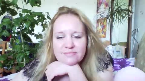 Snapshot of cinderella1204 chatting on September 9, 2025, 11:10 am cinderella1204 online show from September 9, 2025, 11:10 am