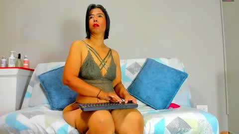 Snapshot of cinderella_jackson chatting on April 16, 2026, 11:33 am Cinderela Jackson online show from April 16, 2026, 11:33 am