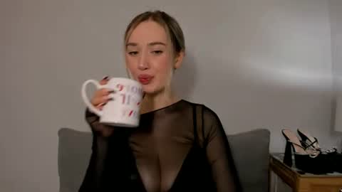 cindyprettywomen online show from October 23, 2025, 3:22 pm