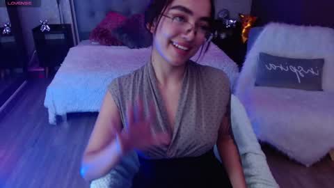 Snapshot of cinnamon_bite chatting on December 3, 2025, 2:59 pm cinnamon_bite online show from December 3, 2025, 2:59 pm