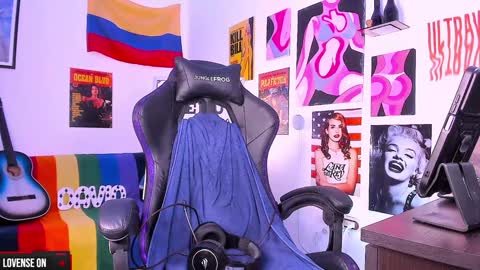 Snapshot of cinnamon_boyxxx chatting on December 25, 2024, 8:18 am David     Independent Model online show from December 25, 2024, 8:18 am