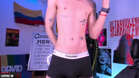 Snapshot of cinnamon_boyxxx chatting on December 29, 2024, 8:00 am David     Independent Model online show from December 29, 2024, 8:00 am