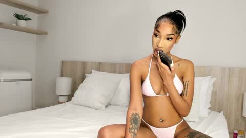 Snapshot of cinnamon_lips07 chatting on May 2, 2026, 1:32 am Indie online show from May 2, 2026, 1:32 am