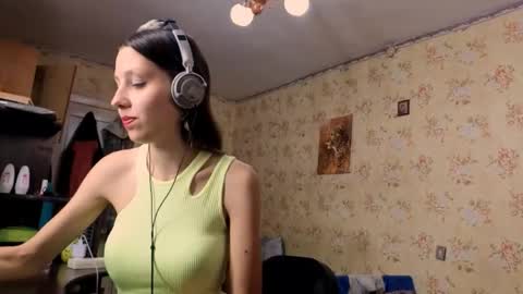 Lisa Salivan online show from October 31, 2025, 10:27 am