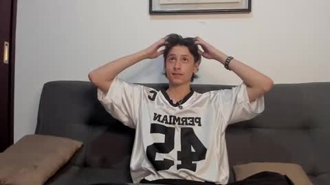 cirosky_elchicopolla online show from December 1, 2025, 4:39 am