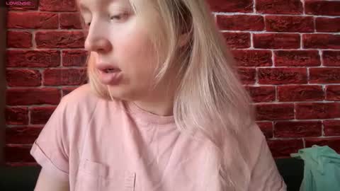 citrusblissss online show from November 13, 2025, 2:54 am