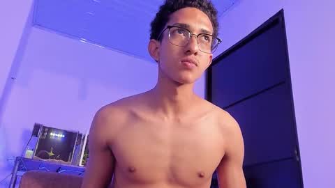 Snapshot of cj_davis1 chatting on November 22, 2025, 4:00 am cj_davis1 online show from November 22, 2025, 4:00 am