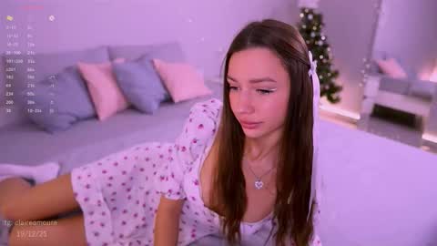 Snapshot of claire_amoure chatting on December 19, 2025, 5:36 am Claire online show from December 19, 2025, 5:36 am