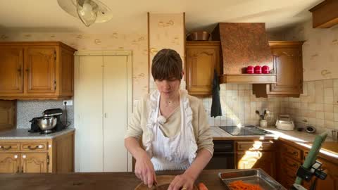 Claire Moulin online show from March 18, 2026, 10:18 am