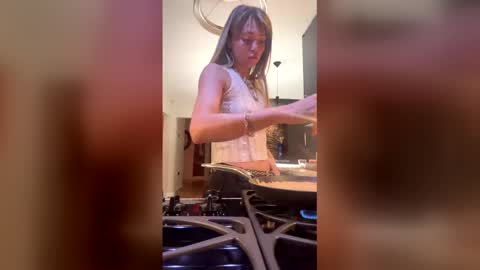 Claire online show from December 20, 2025, 5:58 am