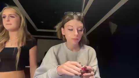 Snapshot of clairewalkerr chatting on October 16, 2025, 12:44 am clairewalkerr online show from October 16, 2025, 12:44 am