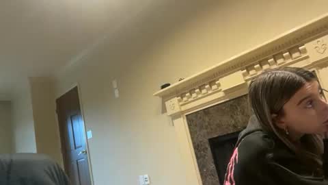 Snapshot of clairewalkerrr chatting on December 4, 2025, 6:16 pm clairewalkerrr online show from December 4, 2025, 6:16 pm