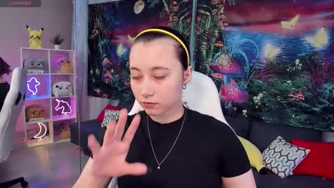 clarabenson online show from October 17, 2025, 6:10 pm