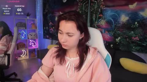 Snapshot of clarabenson chatting on October 25, 2025, 6:46 pm clarabenson online show from October 25, 2025, 6:46 pm