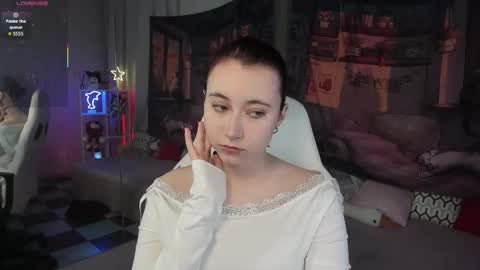 Snapshot of clarabenson chatting on October 27, 2025, 10:14 pm clarabenson online show from October 27, 2025, 10:14 pm