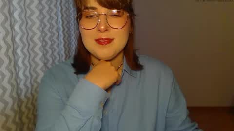 Snapshot of claralovely chatting on May 27, 2026, 5:32 pm Clara online show from May 27, 2026, 5:32 pm