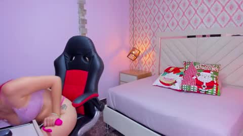 Snapshot of clarise_hall chatting on December 6, 2024, 7:56 pm C L A R I S E online show from December 6, 2024, 7:56 pm