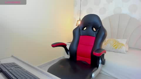 Snapshot of clarise_hall chatting on April 16, 2026, 7:25 pm C L A R I S E online show from April 16, 2026, 7:25 pm