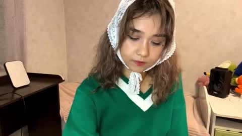 Lara online show from November 8, 2025, 6:29 pm