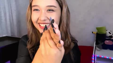 Lara online show from November 21, 2025, 6:17 pm